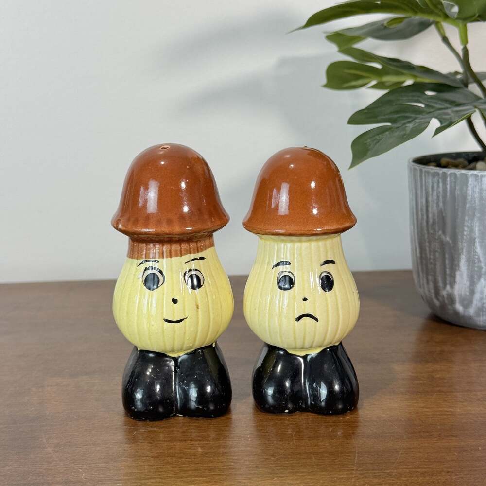 Vintage Price Products Taiwan Mushroom Salt Pepper Shakers Anthropomorphic
